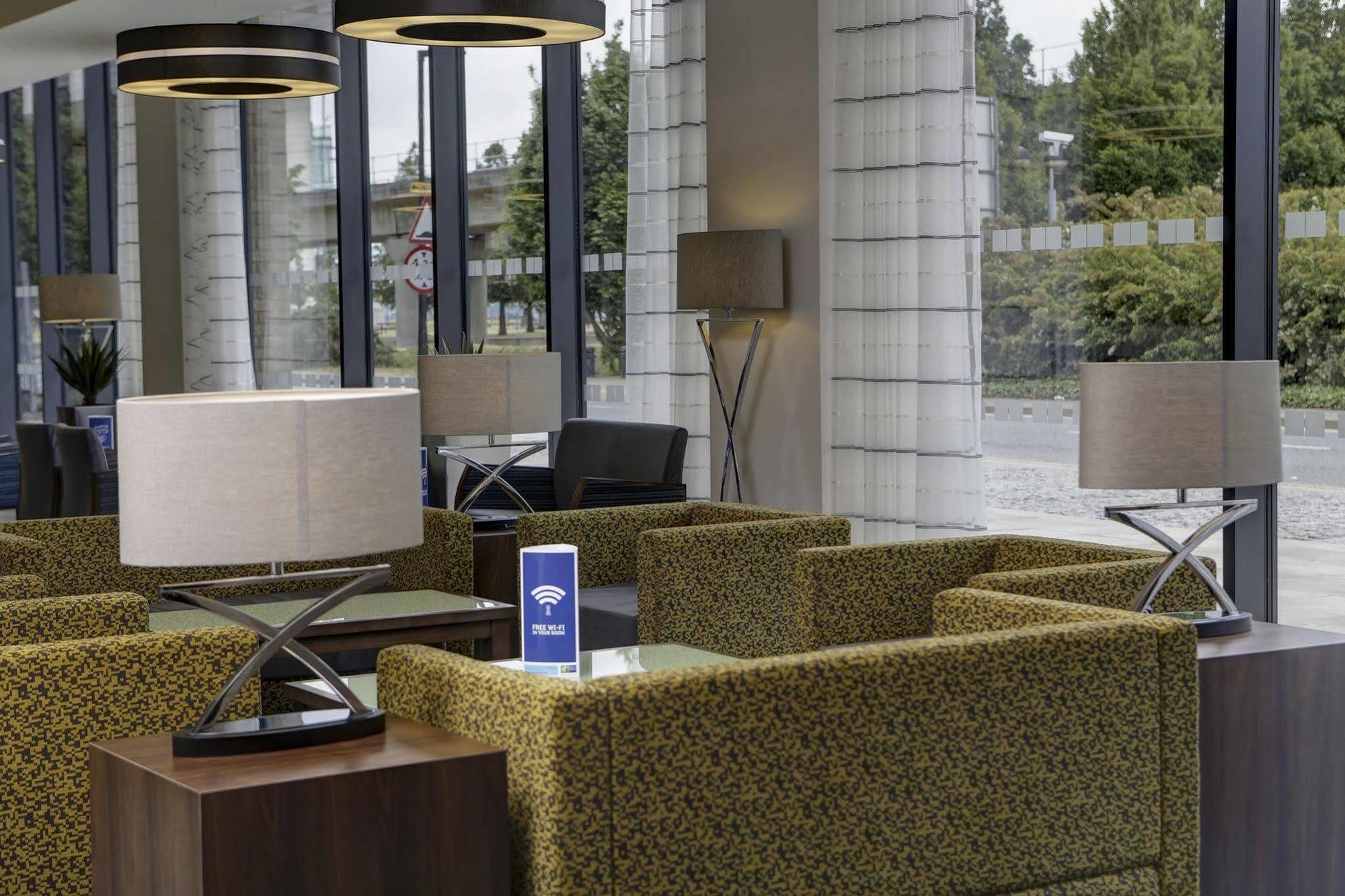 Holiday Inn Express London - Excel, An Ihg Hotel Buitenkant foto